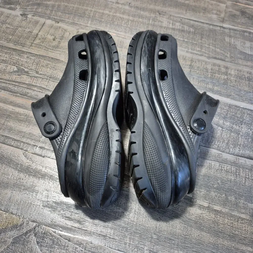 Crocs Mega Crush Clogs Black Unisex Men 4 Womens 6 Platform Shoes Slip On Garden